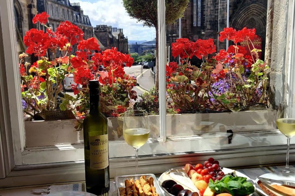 Royal Mile Apt, Just 1 Min From Edinburgh Castle! エクステリア 写真